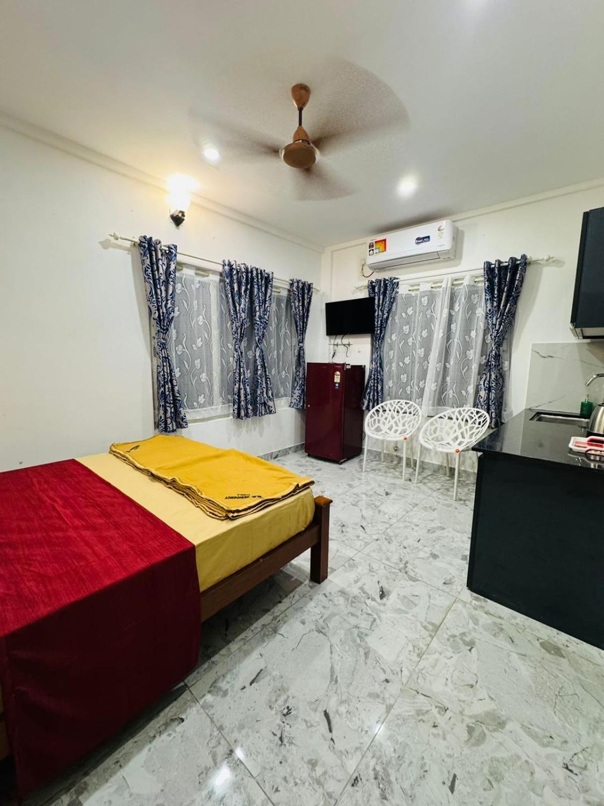 M M Residency Hotel Kochi Buitenkant foto