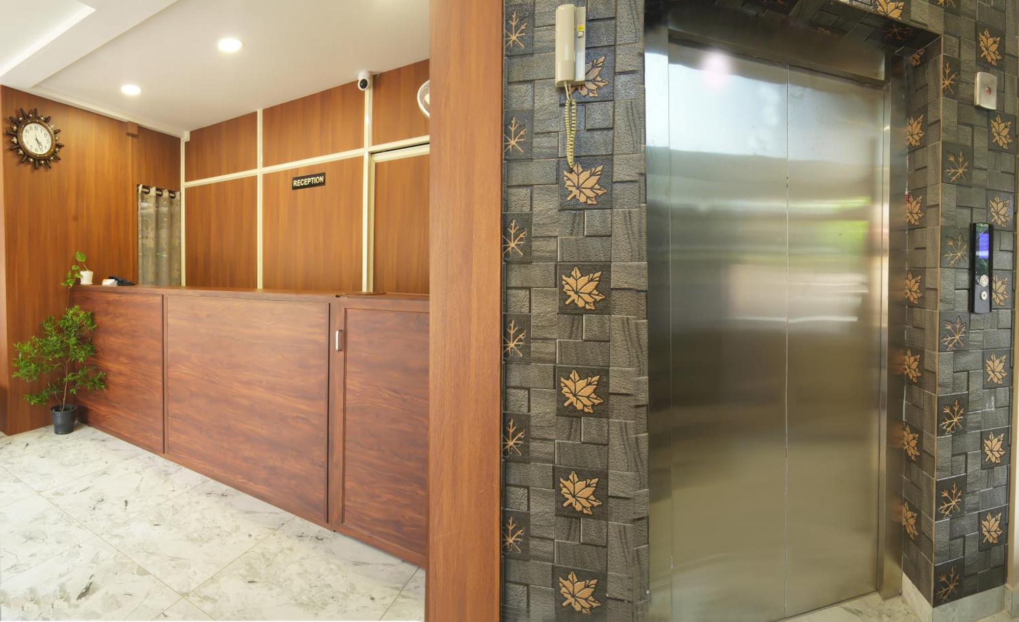 M M Residency Hotel Kochi Buitenkant foto