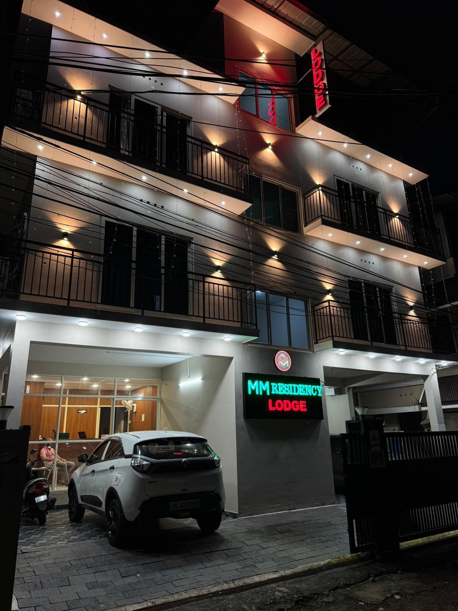 M M Residency Hotel Kochi Buitenkant foto
