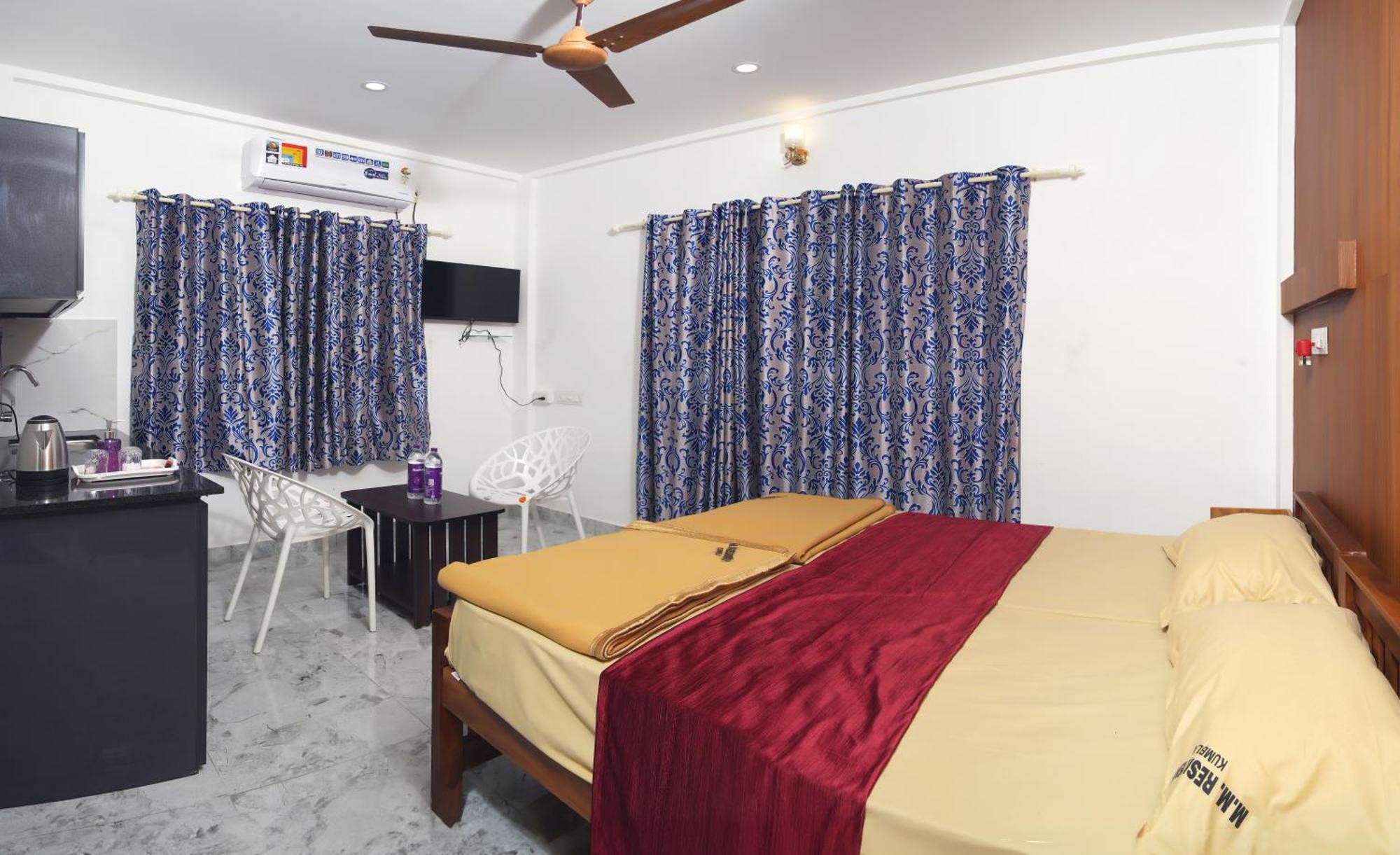 M M Residency Hotel Kochi Buitenkant foto