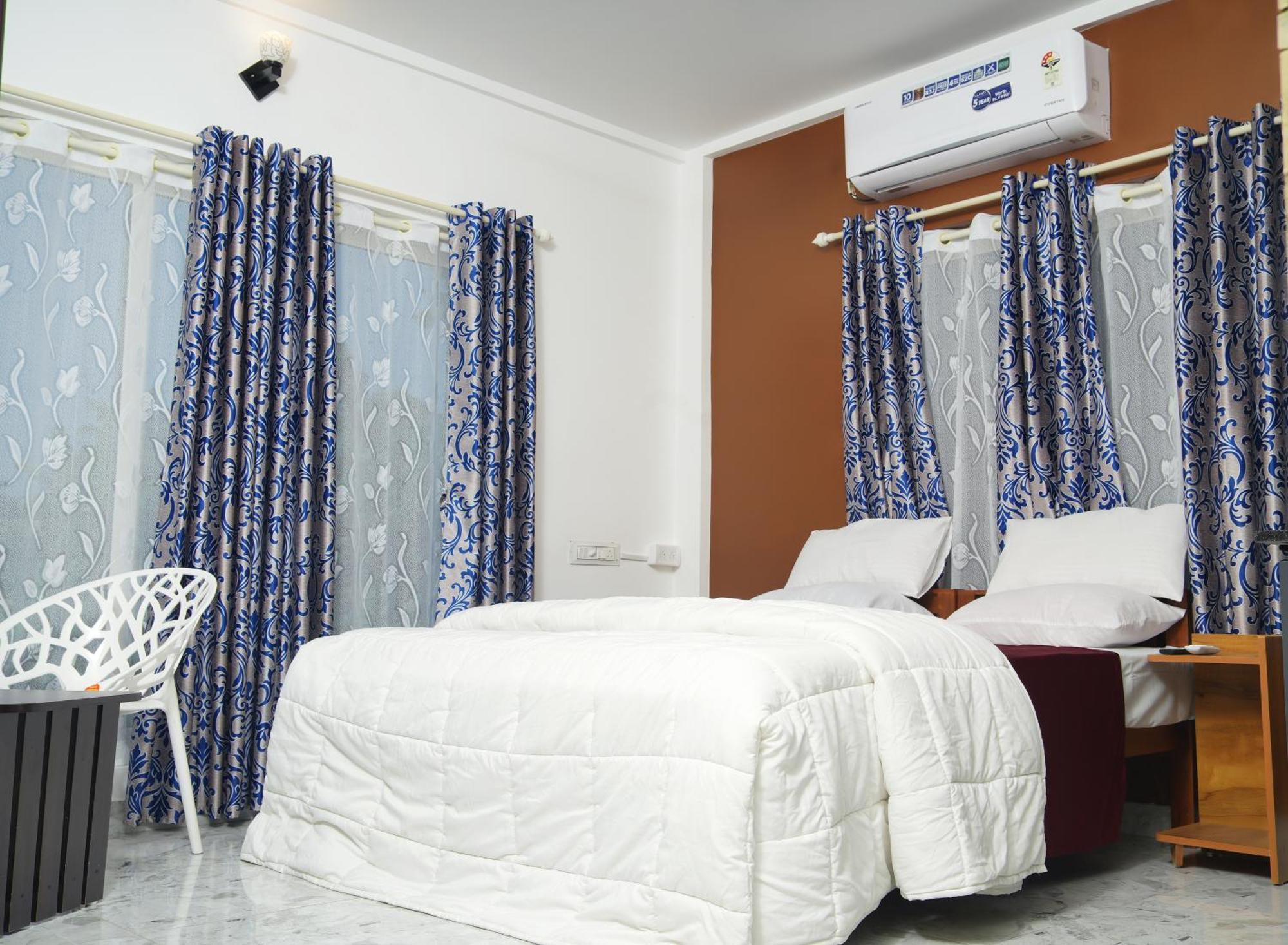 M M Residency Hotel Kochi Buitenkant foto