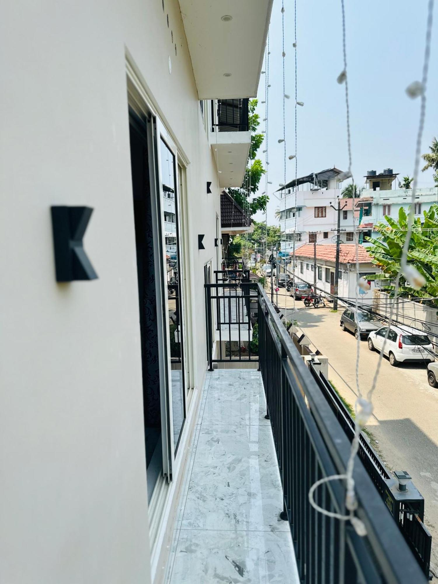 M M Residency Hotel Kochi Buitenkant foto